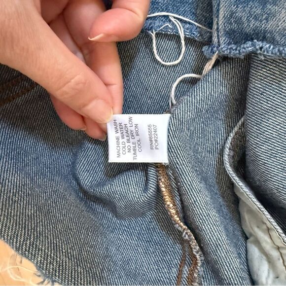 Daze Denim The Main Squeeze Crop  Distressed Trucker Denim Jacket in Throwdown M - Picture 8 of 13